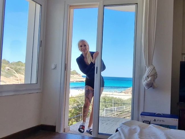 Verrückte Stalkerin bricht ein auf Mallorca holt sich sein sper*a ! bitte schwaenger mich !