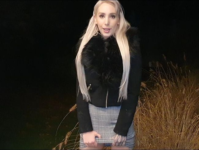 StellaCinderella Porno Video: Abgepi**t outdoor in lack heels es dampft